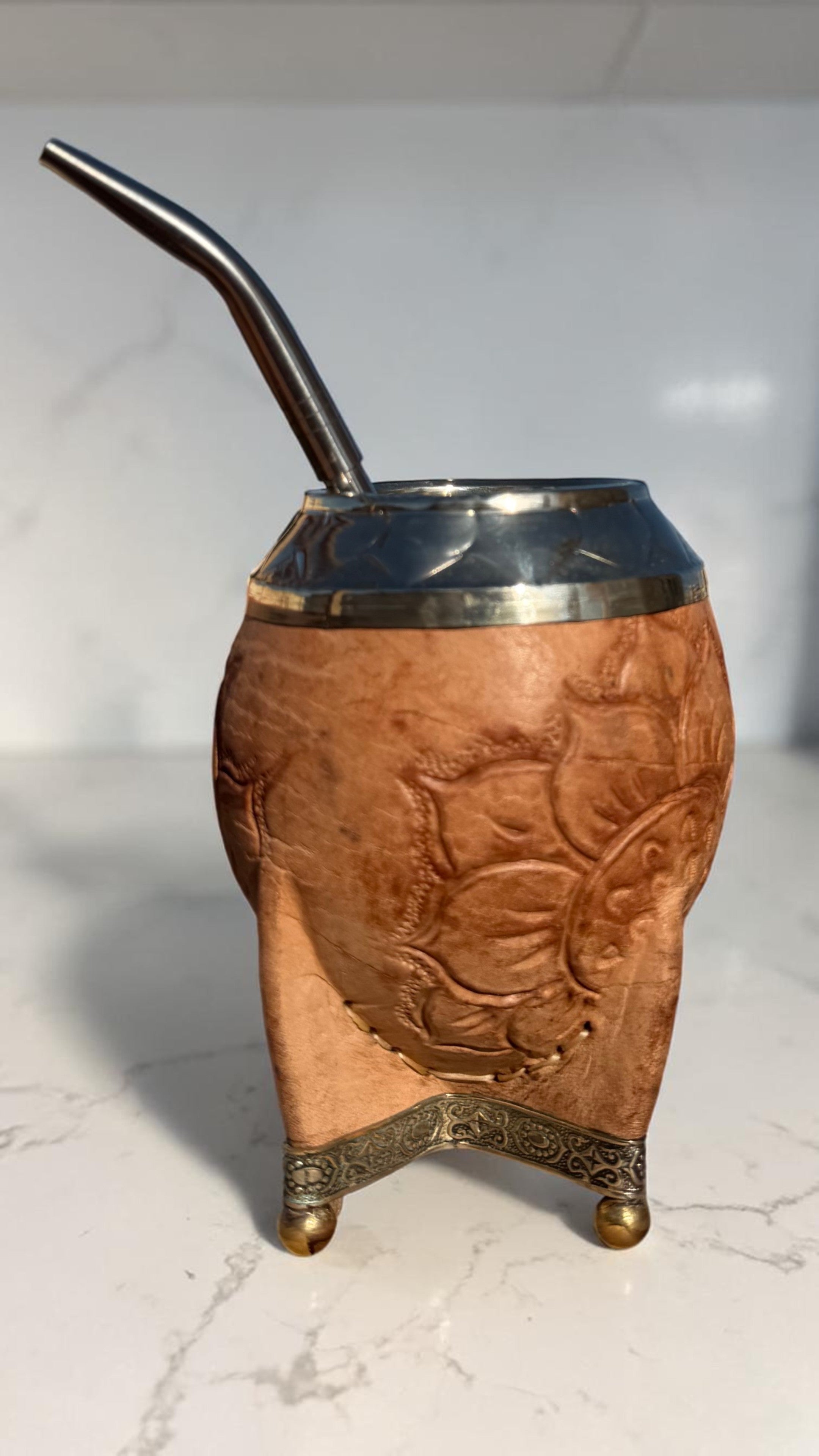 Torpedo repujado con base de alpaca y bolitas de bronce