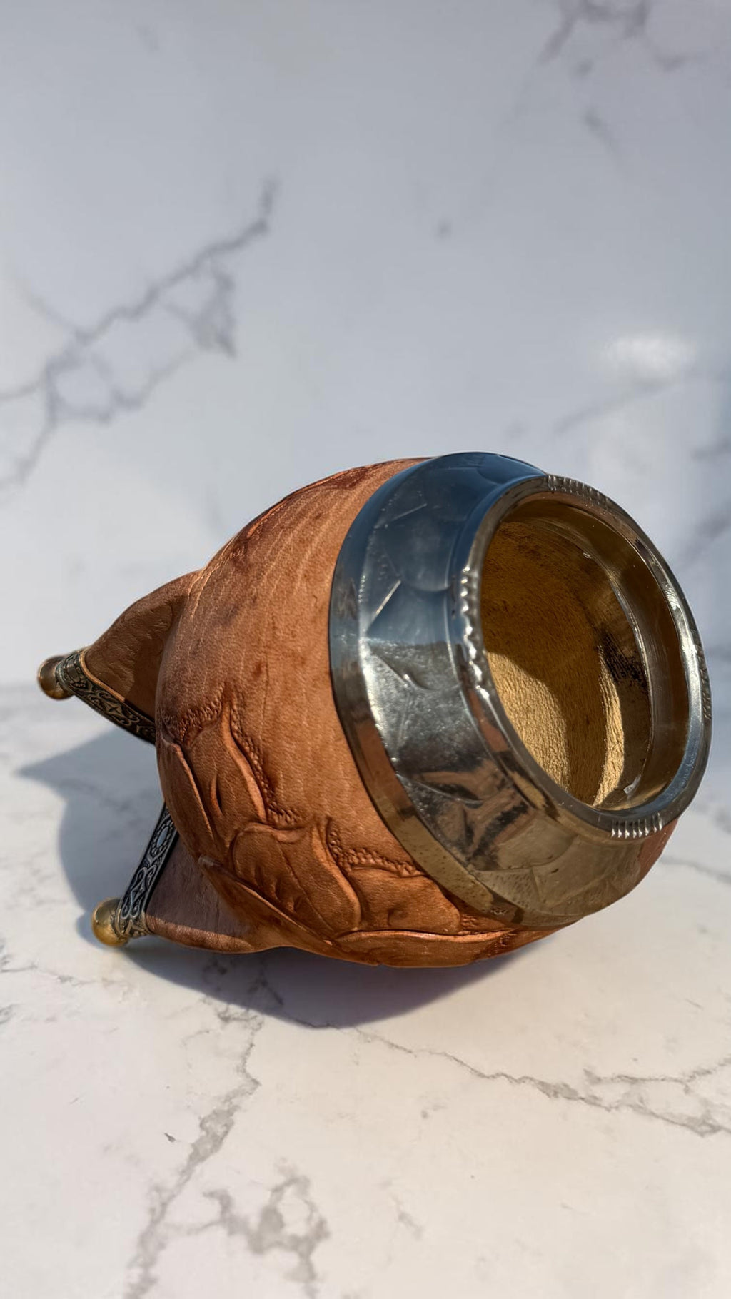 Torpedo repujado con base de alpaca y bolitas de bronce